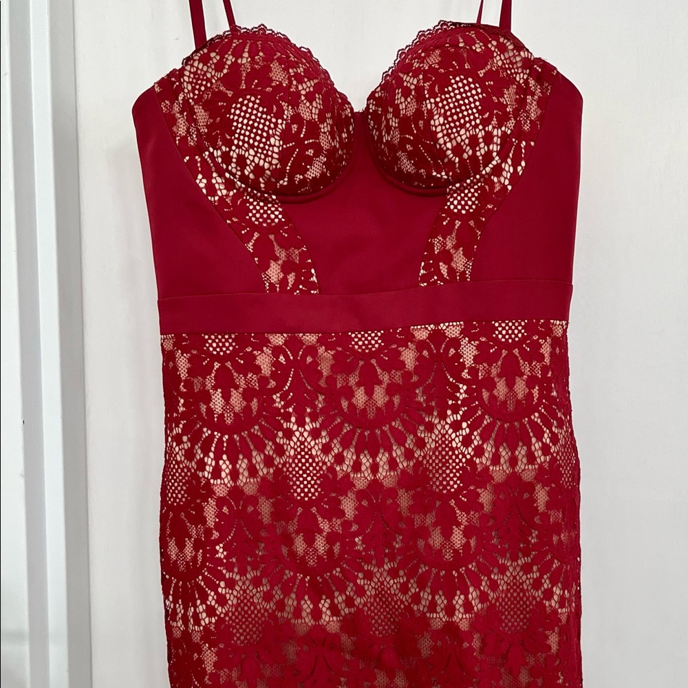 Bebe size 8 Maddie style lace dress